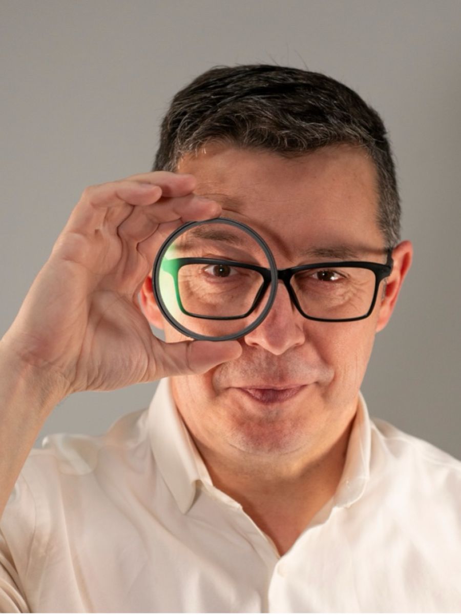 imagen perfil retrato leo tena